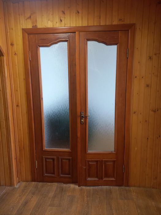 Двері дерев'яні різного розміру