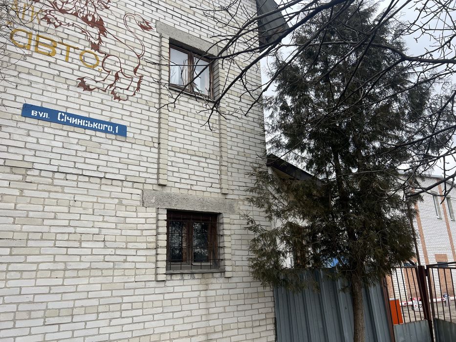 Здається в оренду двохповерховий гараж