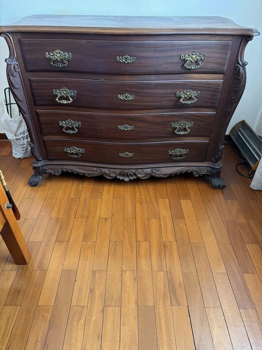 Mobilia de quarto em mogno maciço