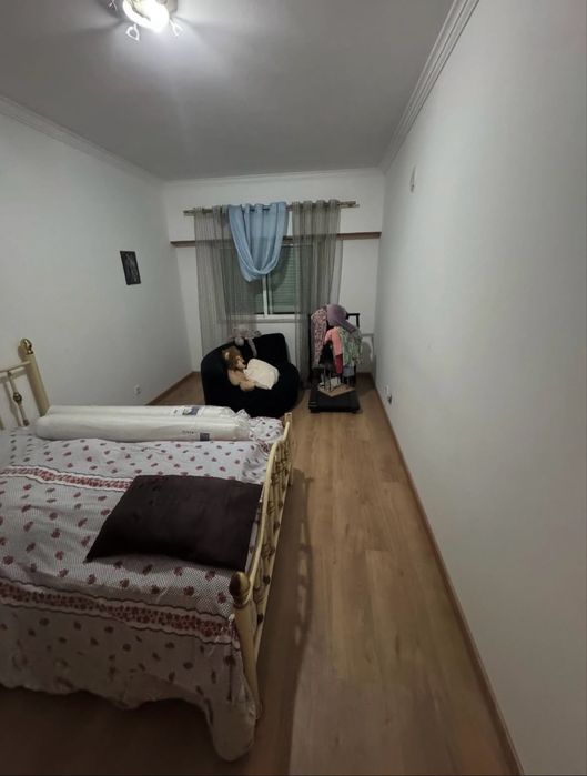 Faço trabalho de ladrilho e pladur