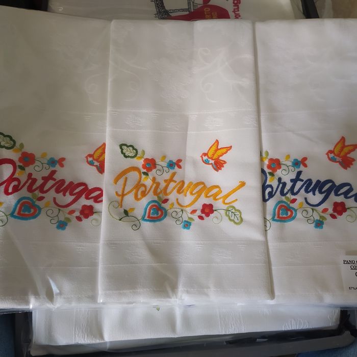 Panos bordados em algodão