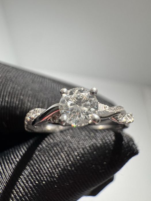 Золотое кольцо с бриллиантами 0,55ct