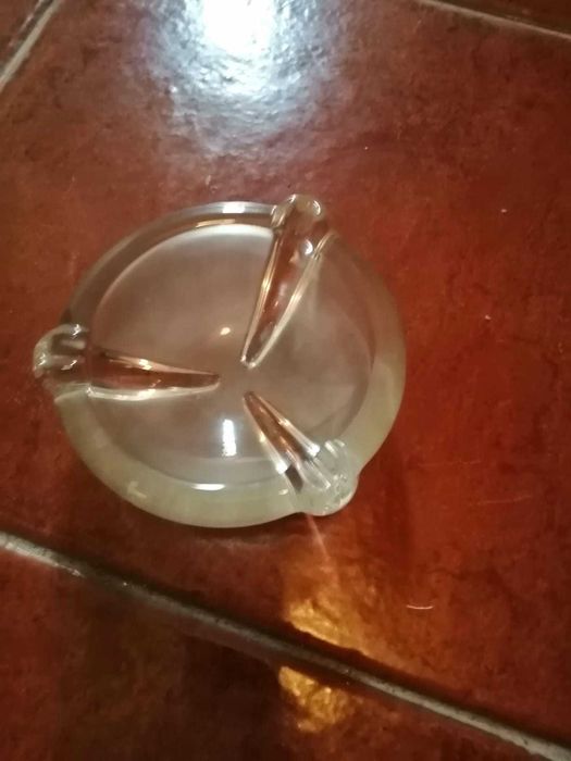 cinzeiro em vidro espelhado