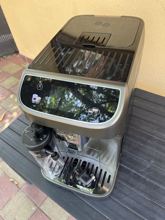 Автоматична кавомашина Delonghi Magnifica Plus із Німеччини гарантія