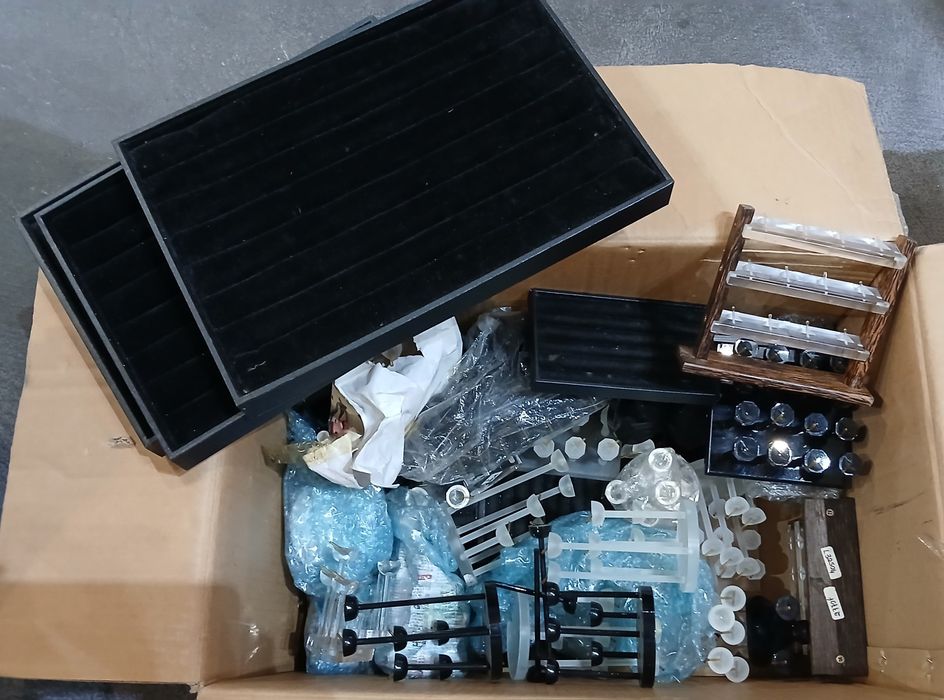 Expositores colares, pulseiras, aneis...