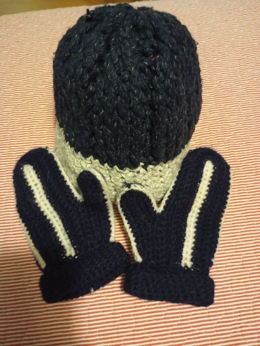 Gorro e luvas em lã