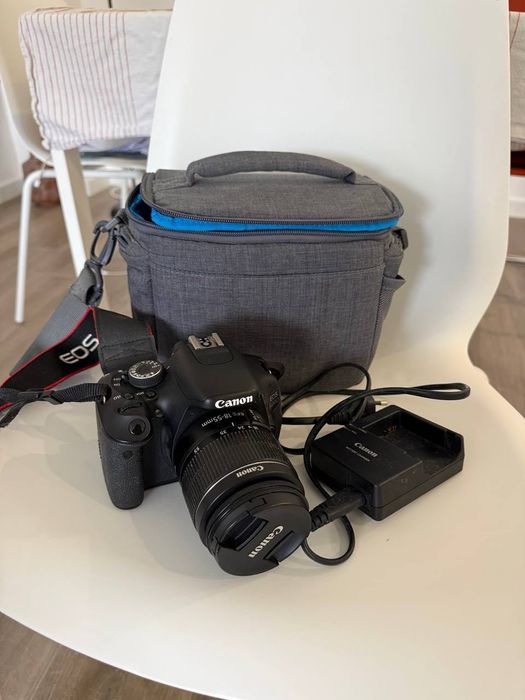 canon 600 D. Com objetiva e bolsa.