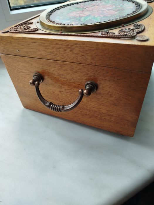 Шкатулка (ларец).Аналоговый модем  Acorp  M56SCD. 56K.