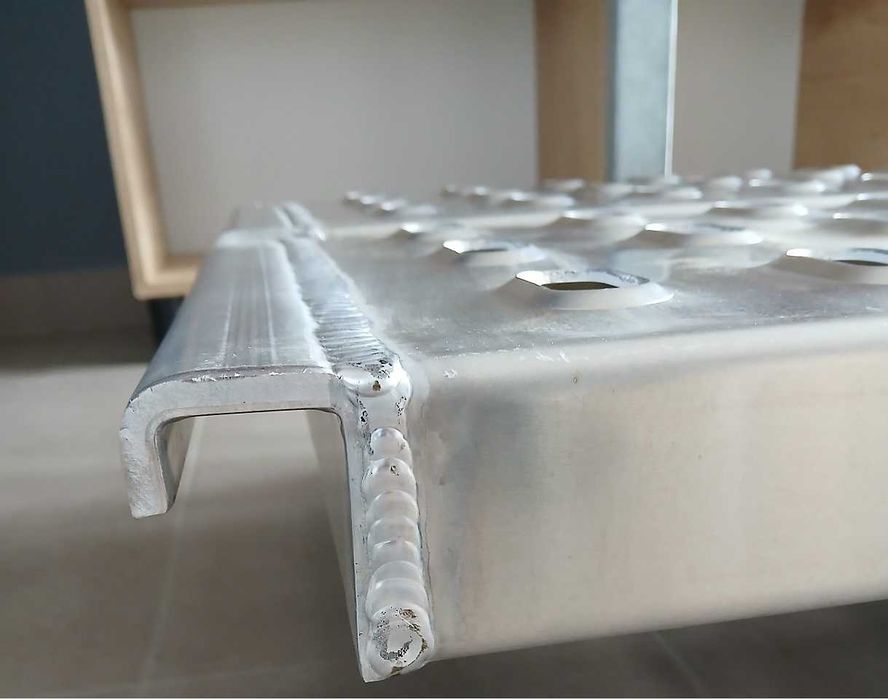 Najazdy- podjazdy 2500 x 315 x 69 mm. Ładowność 2500 kg