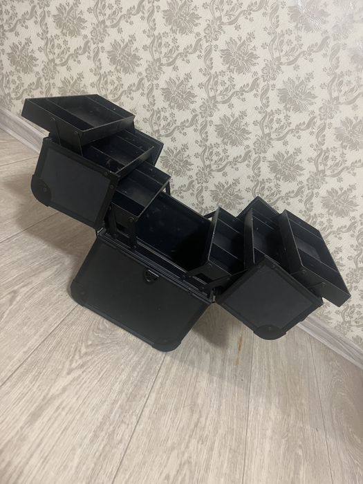 Чемодан визажиста Inglot