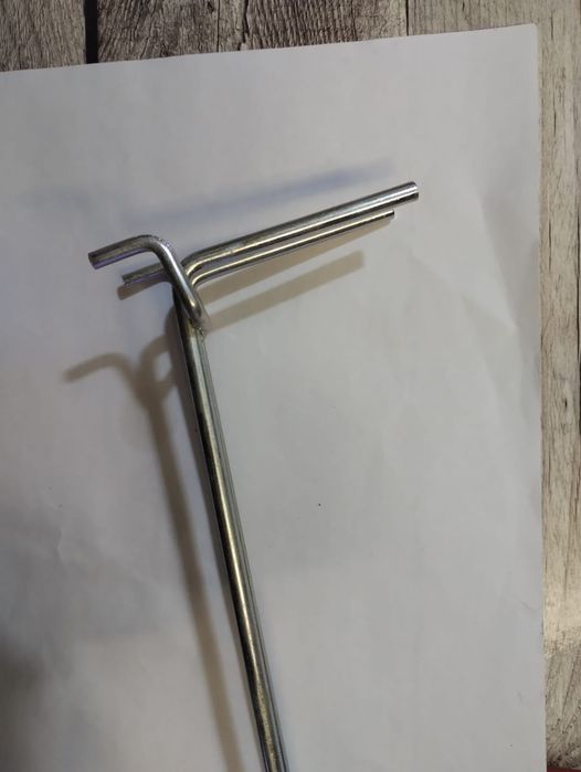 Metalowe zawieszki haczyki do kraty regału metalowego podwójne 30cm