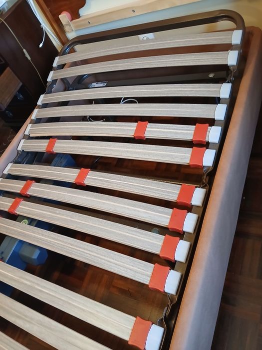 Cama elétrica elevatória articulada