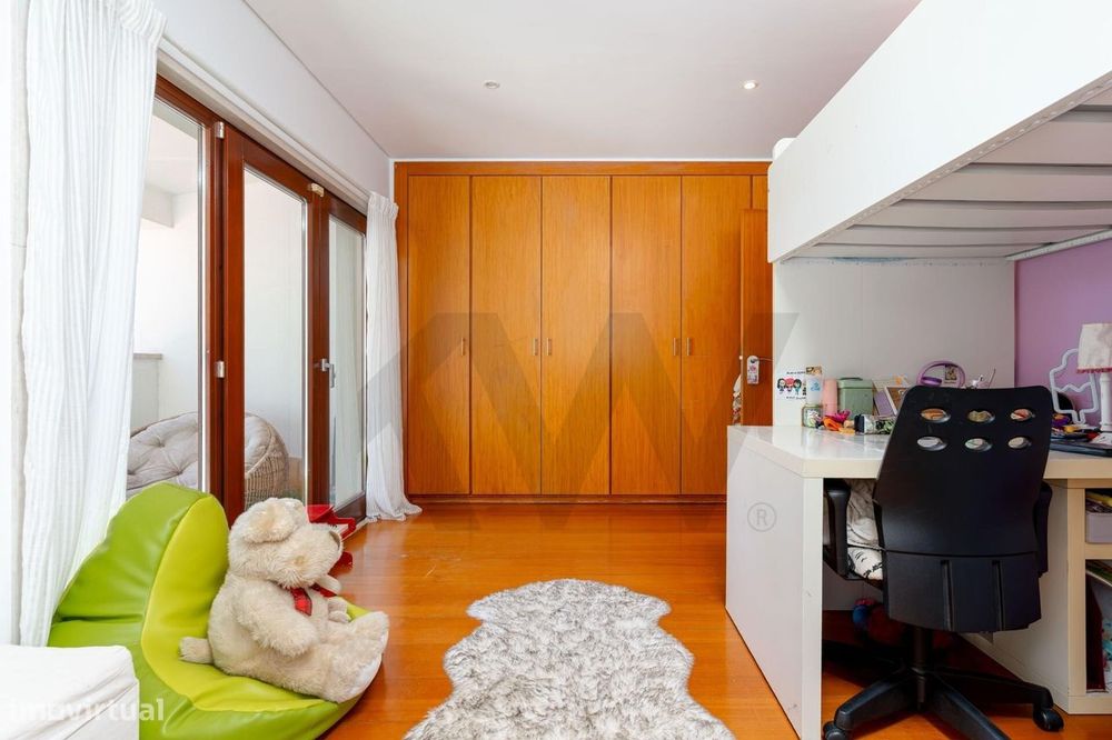 Moradia T4+1 com piscina, jardim amplo e garagem | Barcarena