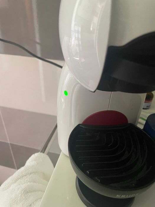 Máquina de café Krups Nescafé Dolce Gusto Piccolo branca [Excelente estado - menos de 1 ano de utilização]