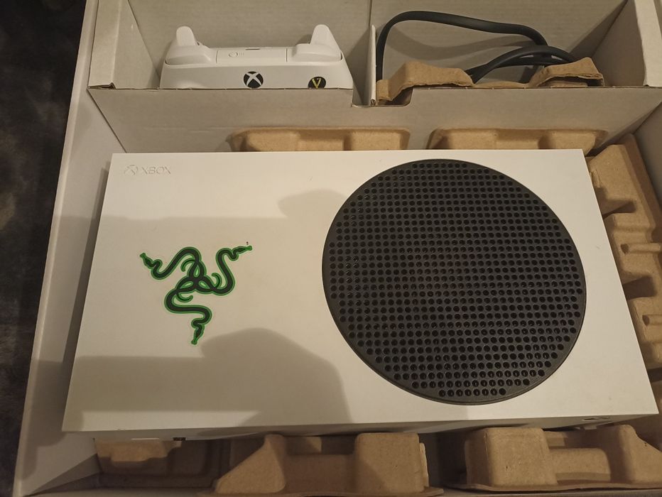Xbox series S + comando  (ler descrição)