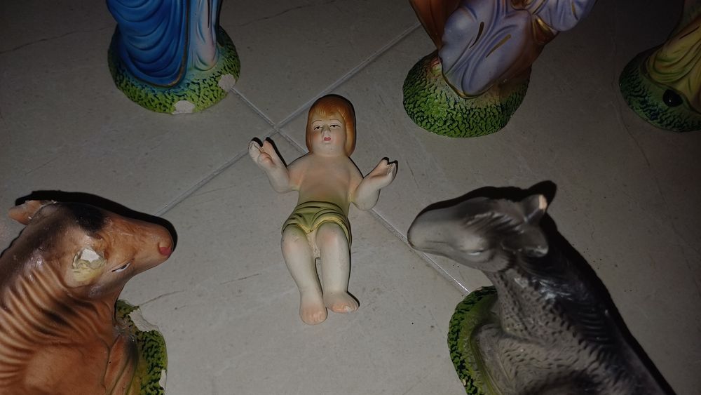 Presépio antigo com figuras de 20cm