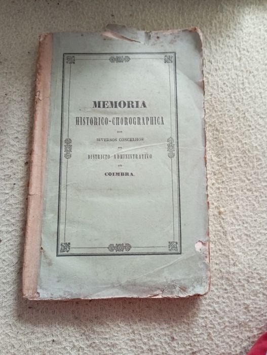 Livro antigo em estado razoável