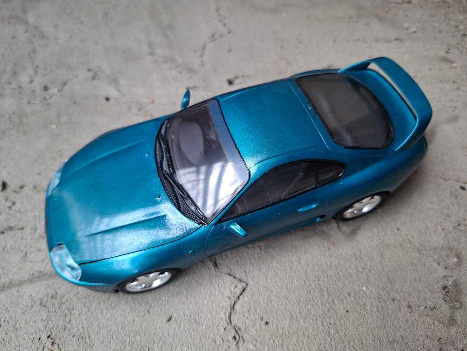 Toyota Supra GT 1:24 Tamiya model