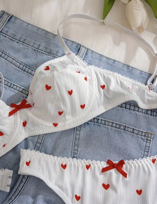 Гарний комплект нижньої білизни