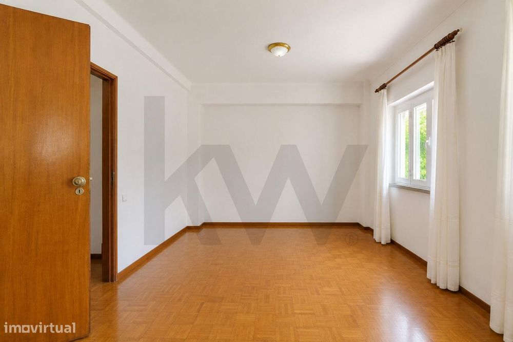 T2+1 com 100 m2 junto à Praça de Touros, em Santarém