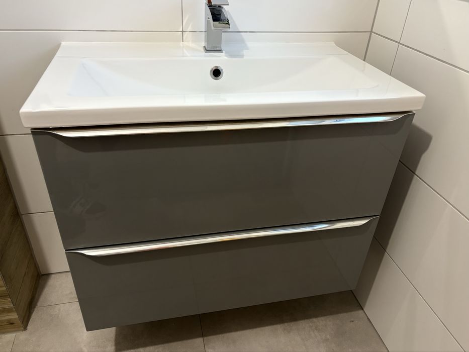 Szafka łazienkowa z umywalką wisząca 80x45