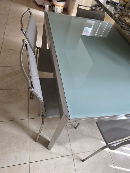 Mesa e 4 cadeiras