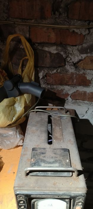 Автомобильные зарядное устройство с регулятором напряжения 700гр.