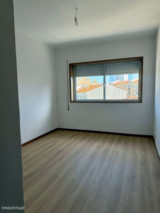 T2 com varanda e elevador em Paranhos, junto à Costa Cabral