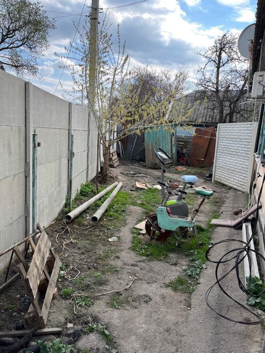 Продам 1/2 окремий двір , 25 школа !