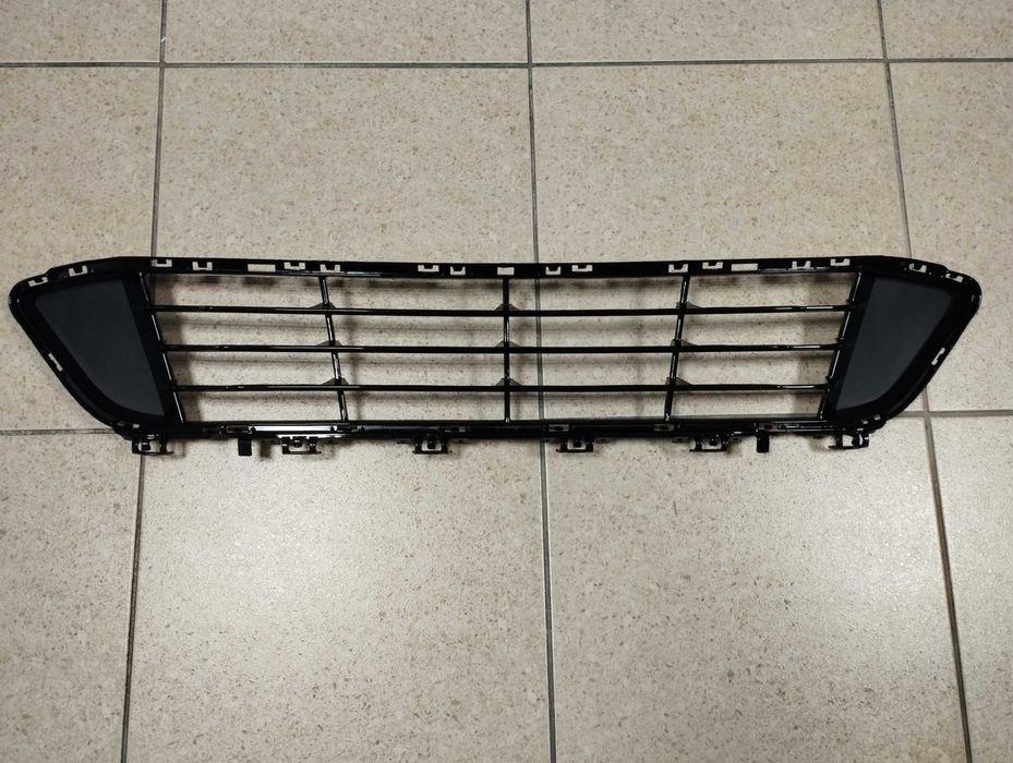 BMW X1 F48 центральна нижня решітка рестайлінг 51119451705 51117954220