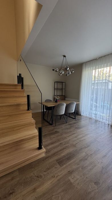 Сучасний таунхаус з ремонтом та меблями і великою ділянкою Крихівці