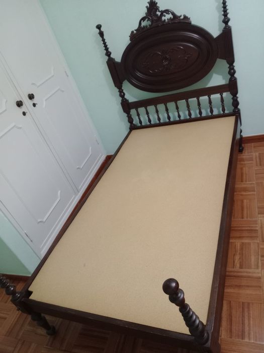 Cama de Madeira clássica