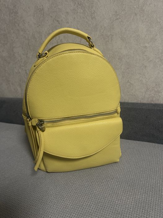 Продаю рюкзак Stradivarius