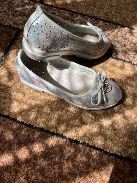 Продам туфлі на дівчинку