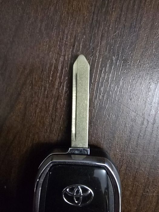 Викидний Ключ toyota