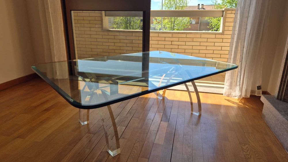 Mesa de Vidro, com suporte de Acrílico 125x90x46