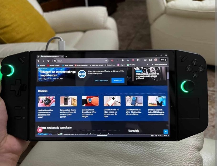 Consola Portátil LENOVO Legion Go 
-
.