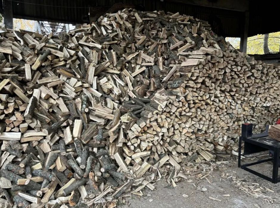 Дрова дуб акація складено рівно без посередників. 3-8-10-40 м3