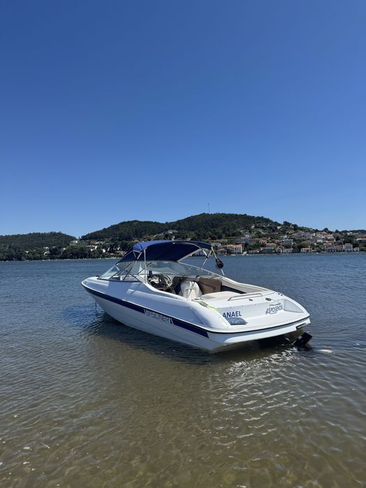 Bayliner 2050 LS para 8 pessoas com motor mercruiser 4.3L