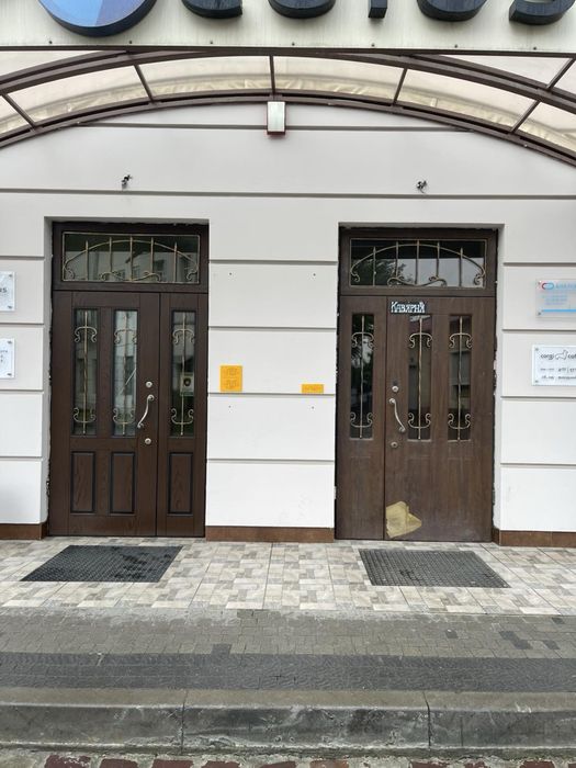 Реставрація вхідних дверей
