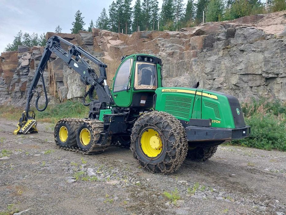 Harvester John Deere 1170E H414 bardzo ladny testy w lesie kombajn lesny maszyna do scinki scinkowa