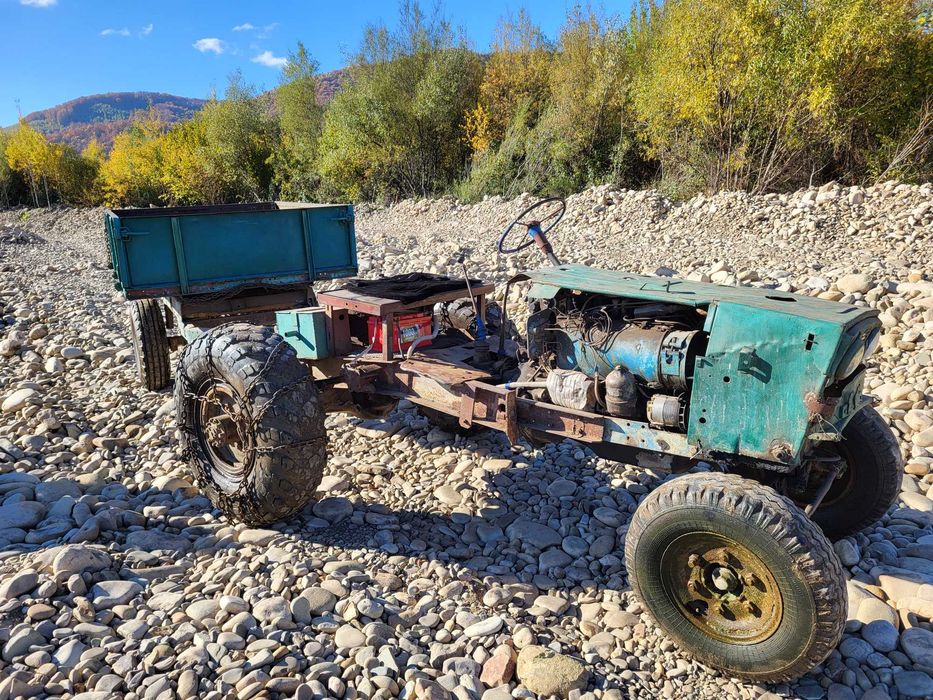 Продам саморобний трактор з прицепом.