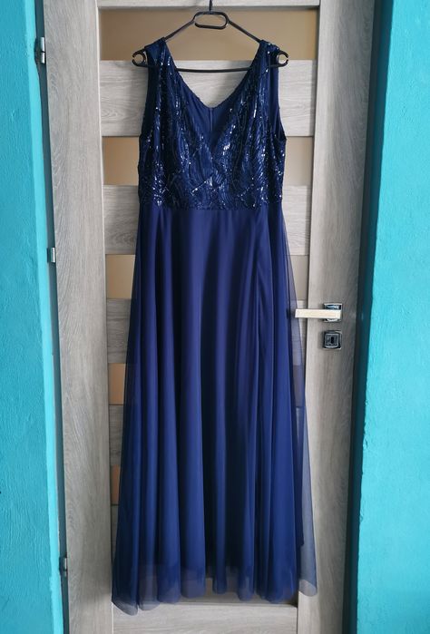 Sukienka wieczorowa/balowa na ramiączkach