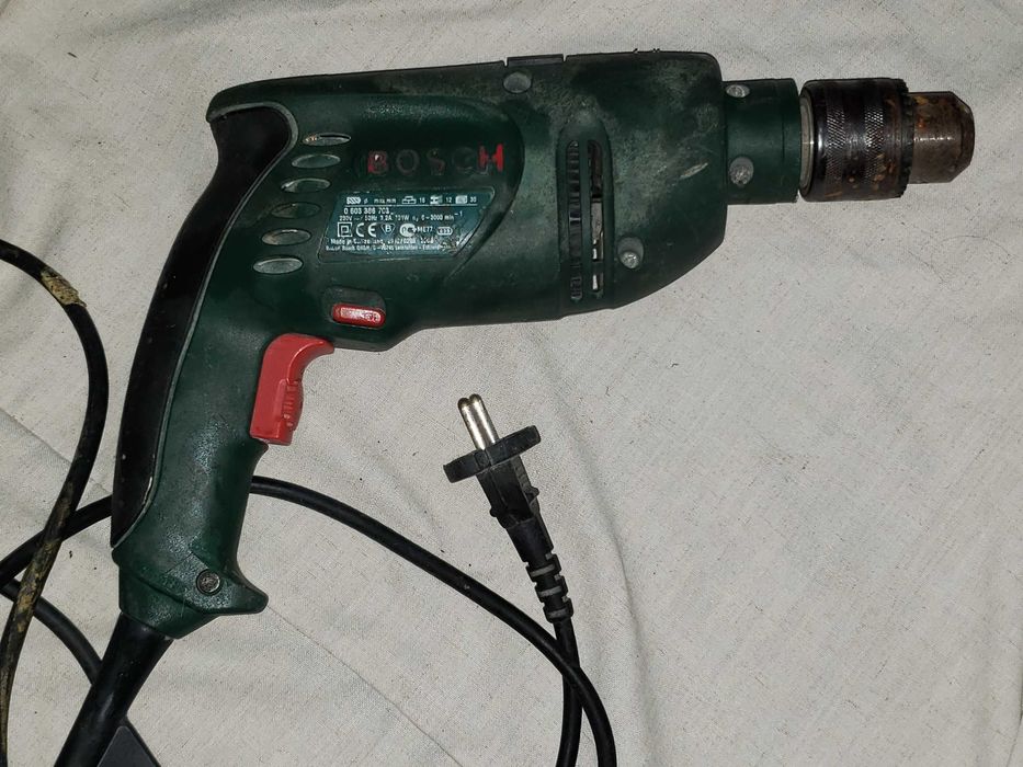 Ударная дрель Bosch PSB-700 RE.