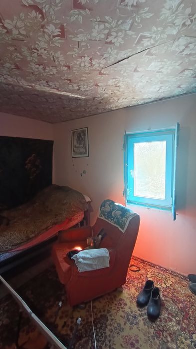 Продам дачу з будинком, гаражем і скважиною