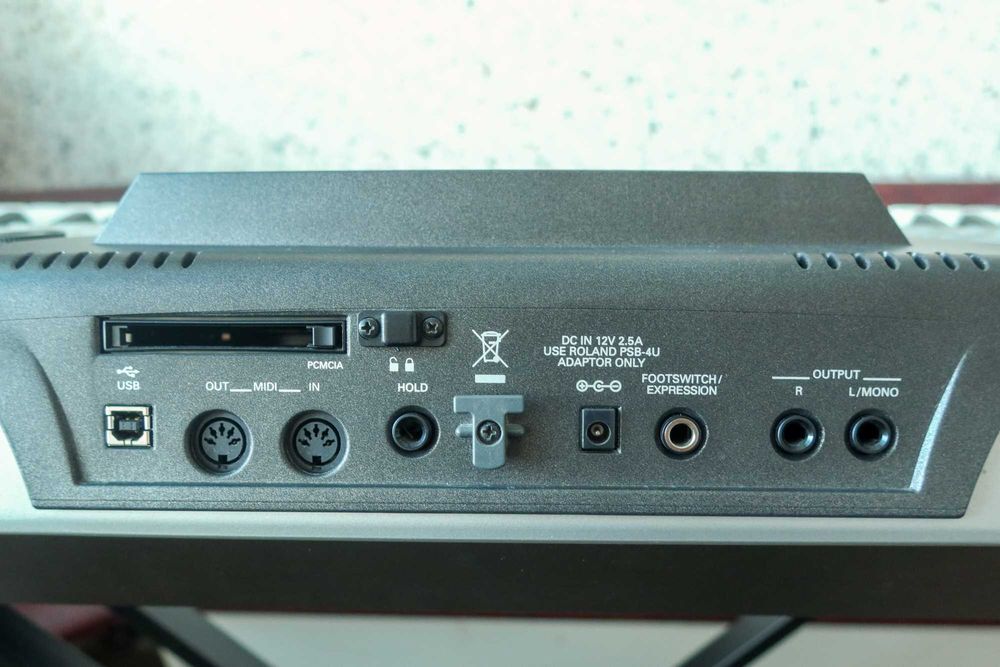 Синтезатор Roland E-60