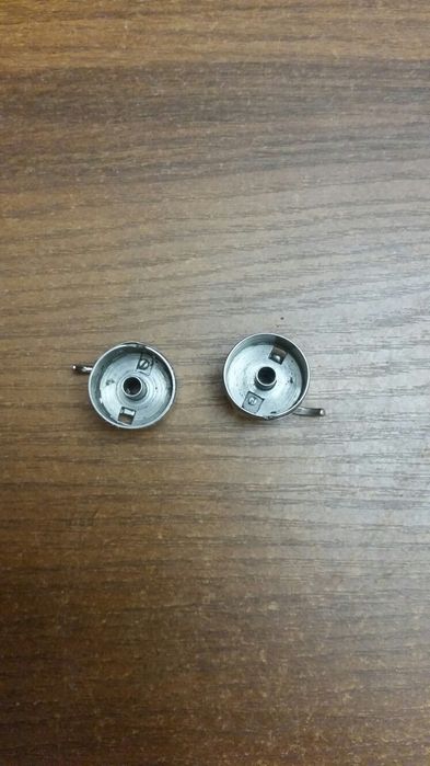 Запасные части к швейной машине лапки иголки шпульки шпульные колпачки