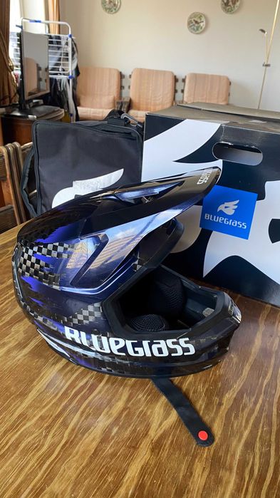 Capacete Bluegrass Legit Carbon M