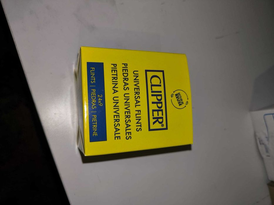 Vários isqueiros Clipper