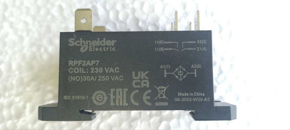 Продам реле Schneider 4 контактне